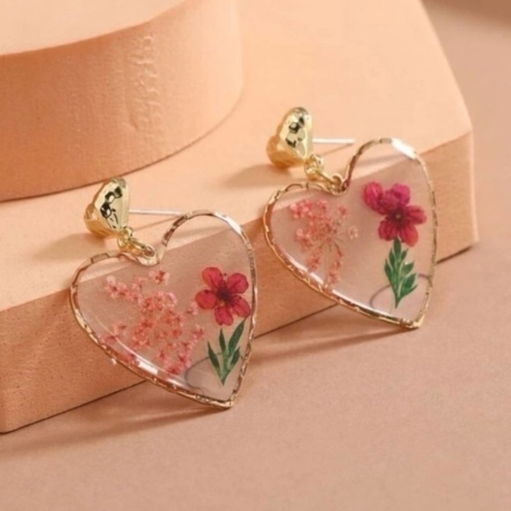 Gold-Rim Heart Shaped Pressed-Flower Earrings BRAND NEW - Picture 2 of 5